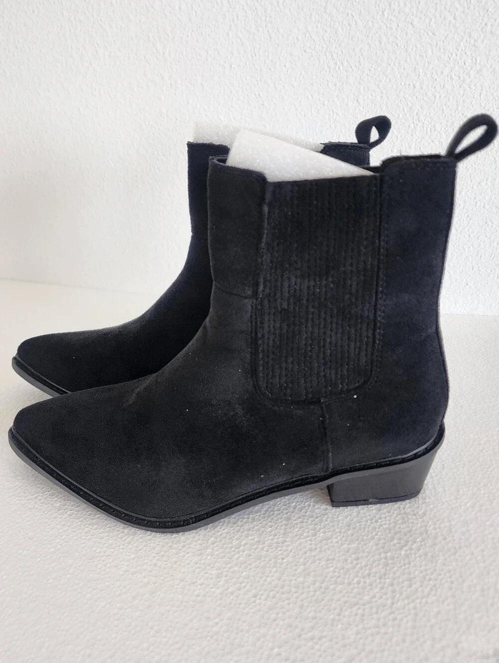 Chase + Chloe NIB Women's Black Western Block Suede Chelsea Ankle Boots. Size 9